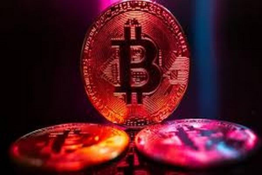 بیت‌کوین قرمز ماند
